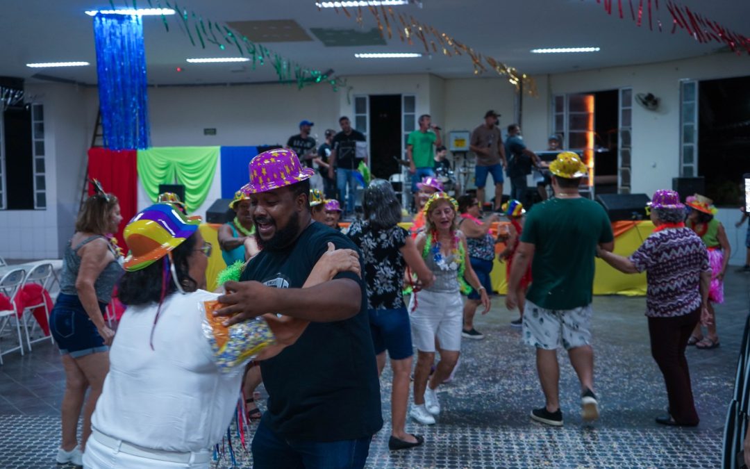 CCI Promove festa de Carnaval memorável no Salão do Asilo